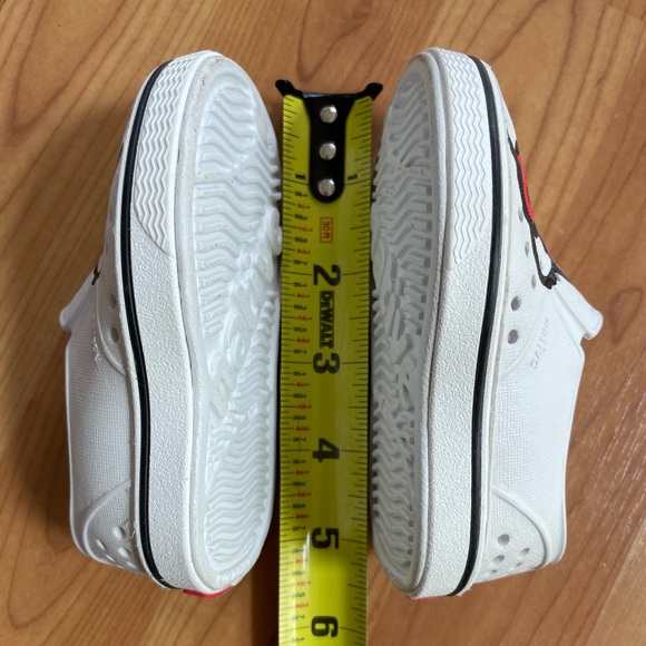 Hello Kitty x Native Shoes - Picture 6 of 6